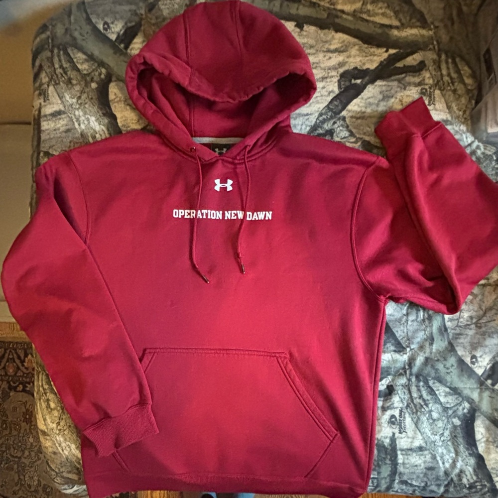 UA “Operation New Dawn” fleece hoodie sz M in cranberry. Like new